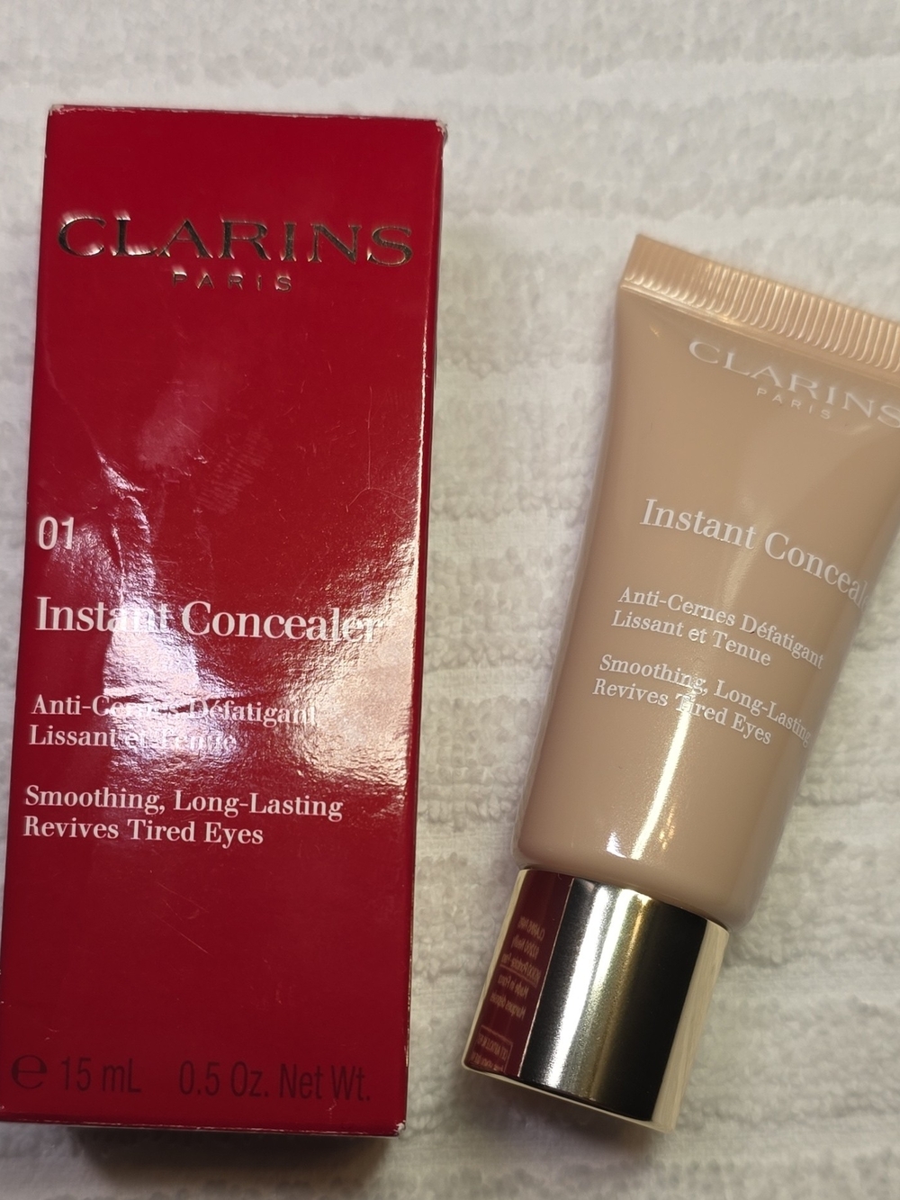 Clarins Instant Concealer 01 Light - Red Box, Cream Tube